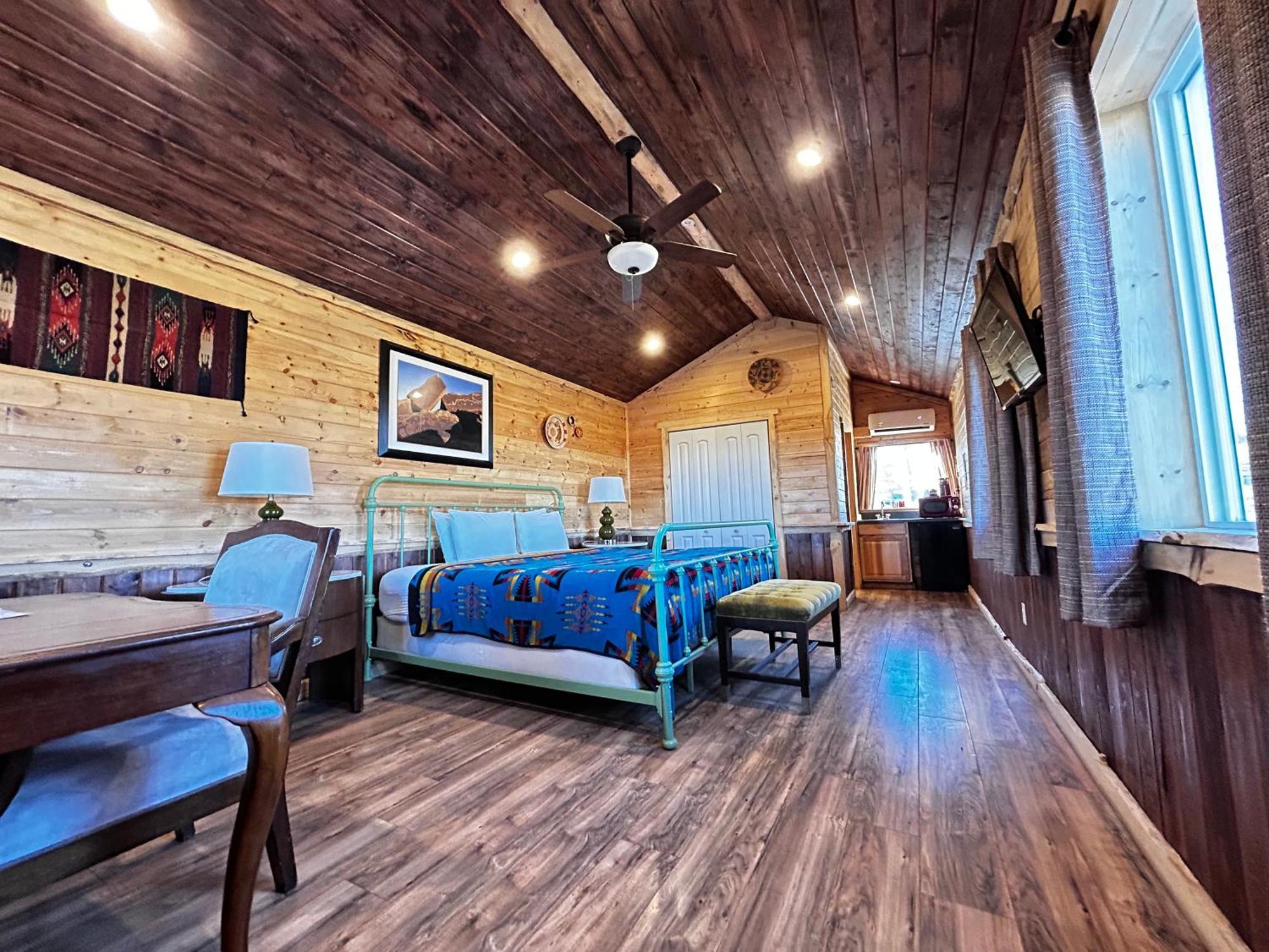The Rim Rock Motel 2*