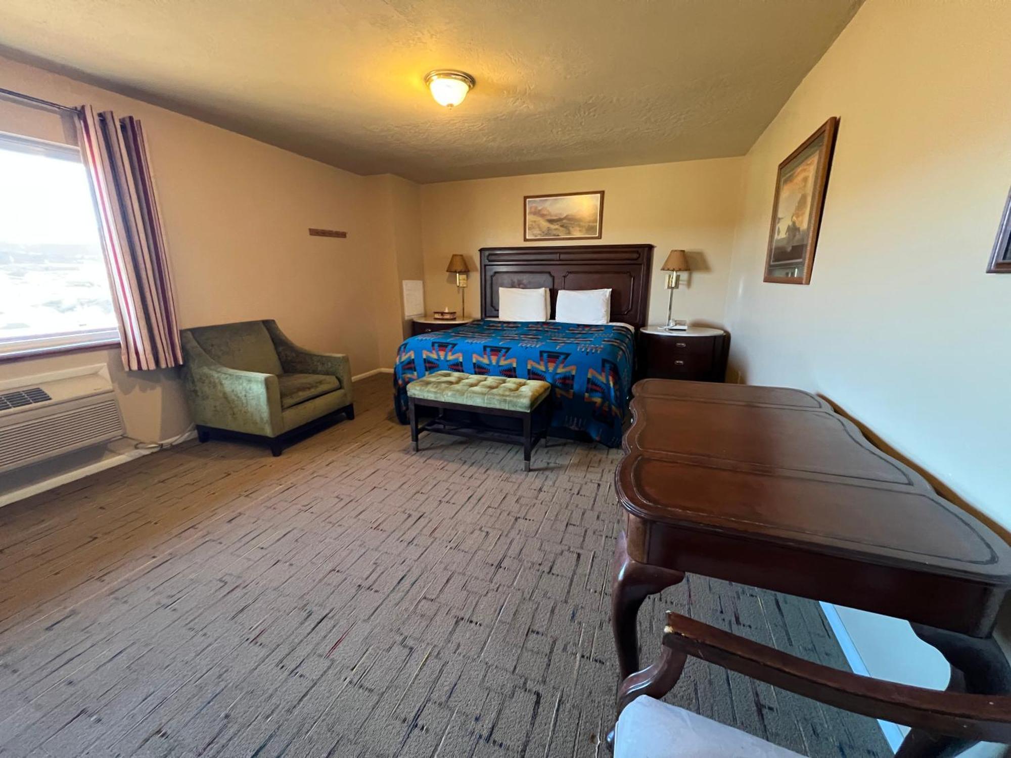 The Rim Rock Motel